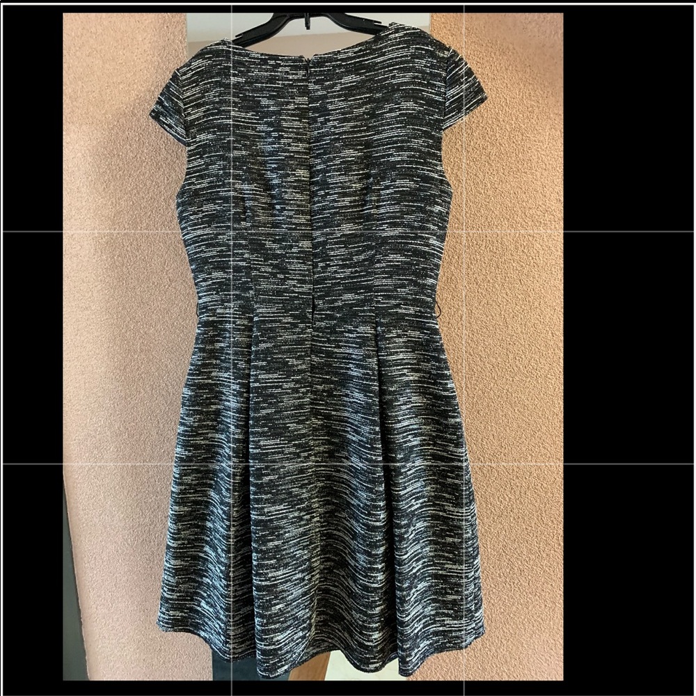 ***SOLD***Tahari dress size 8 - Picture 2 of 5